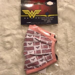 DC wonder women adult face mask “I am strong” NWT
